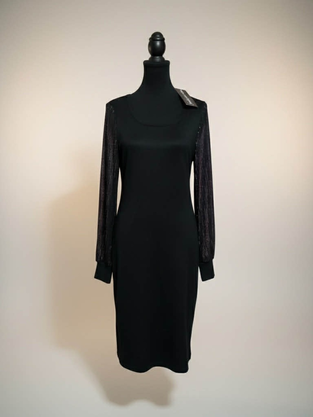 Elegant Black Long-Sleeve Sheath Dress